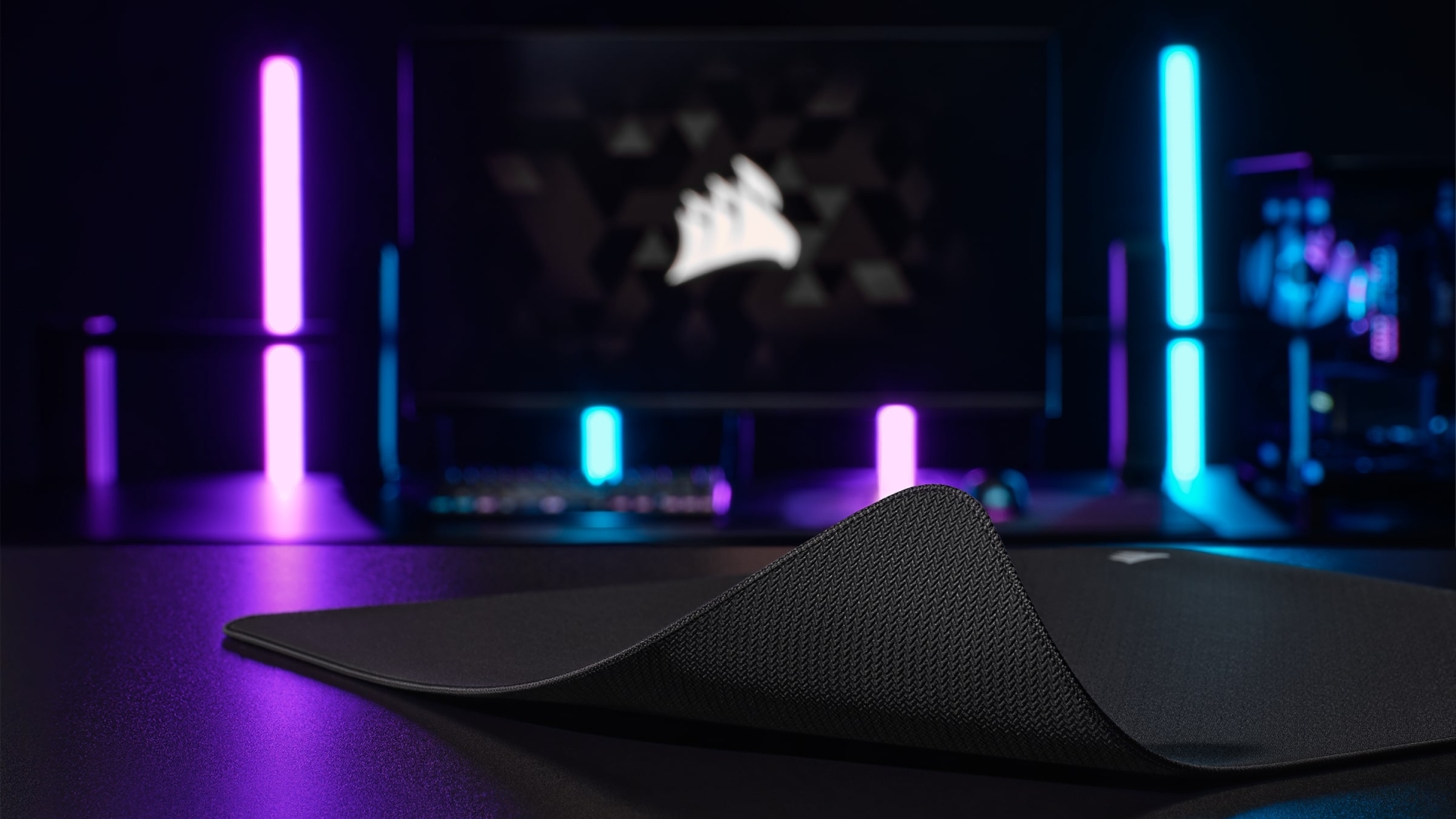 CORSAIR annuncia la nuova generazione di mouse pad in tessuto ibrido MM500